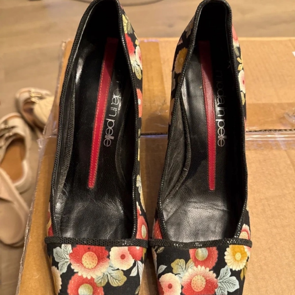 Floral Heels - Black and Red